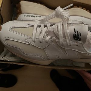 New Balance 327 Moonbeam White NIB